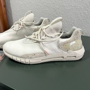 Under Armour Sneakers